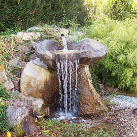 Wasserfall über Bambusrohr